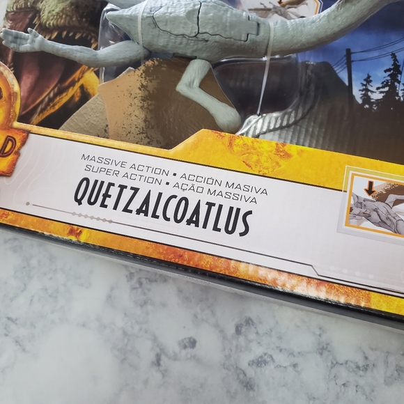 Jurassic World Massive Action Quetzalcoatlus Action Figure - Picture 2 of 9